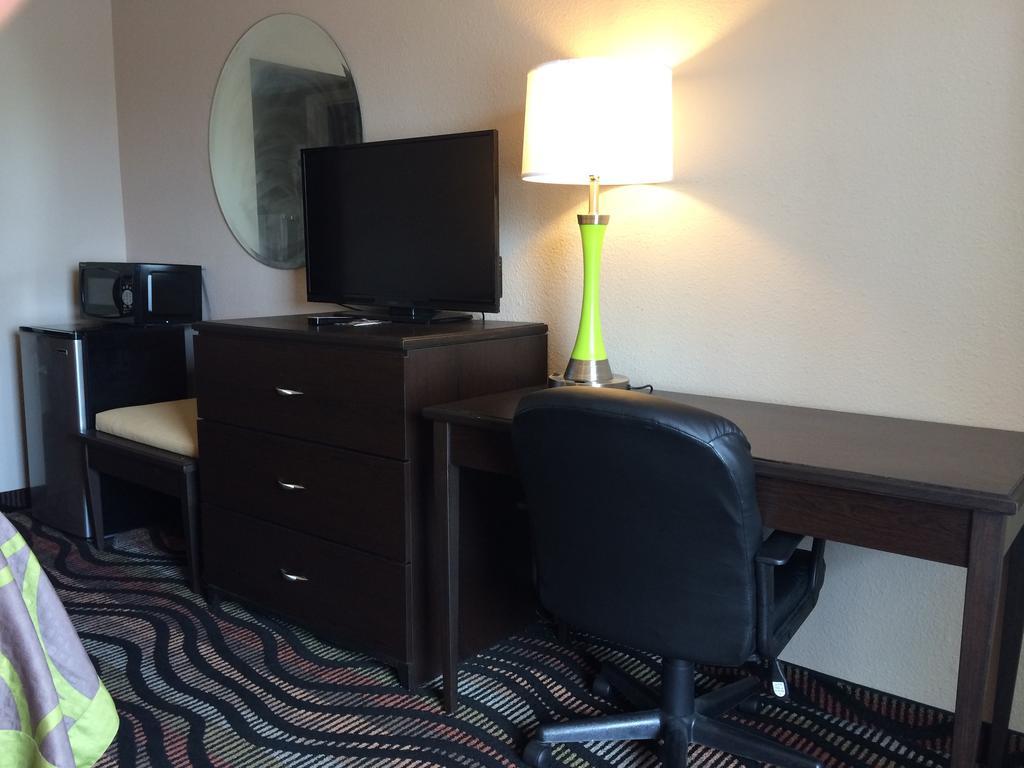 Super 8 By Wyndham Lakeland Room photo