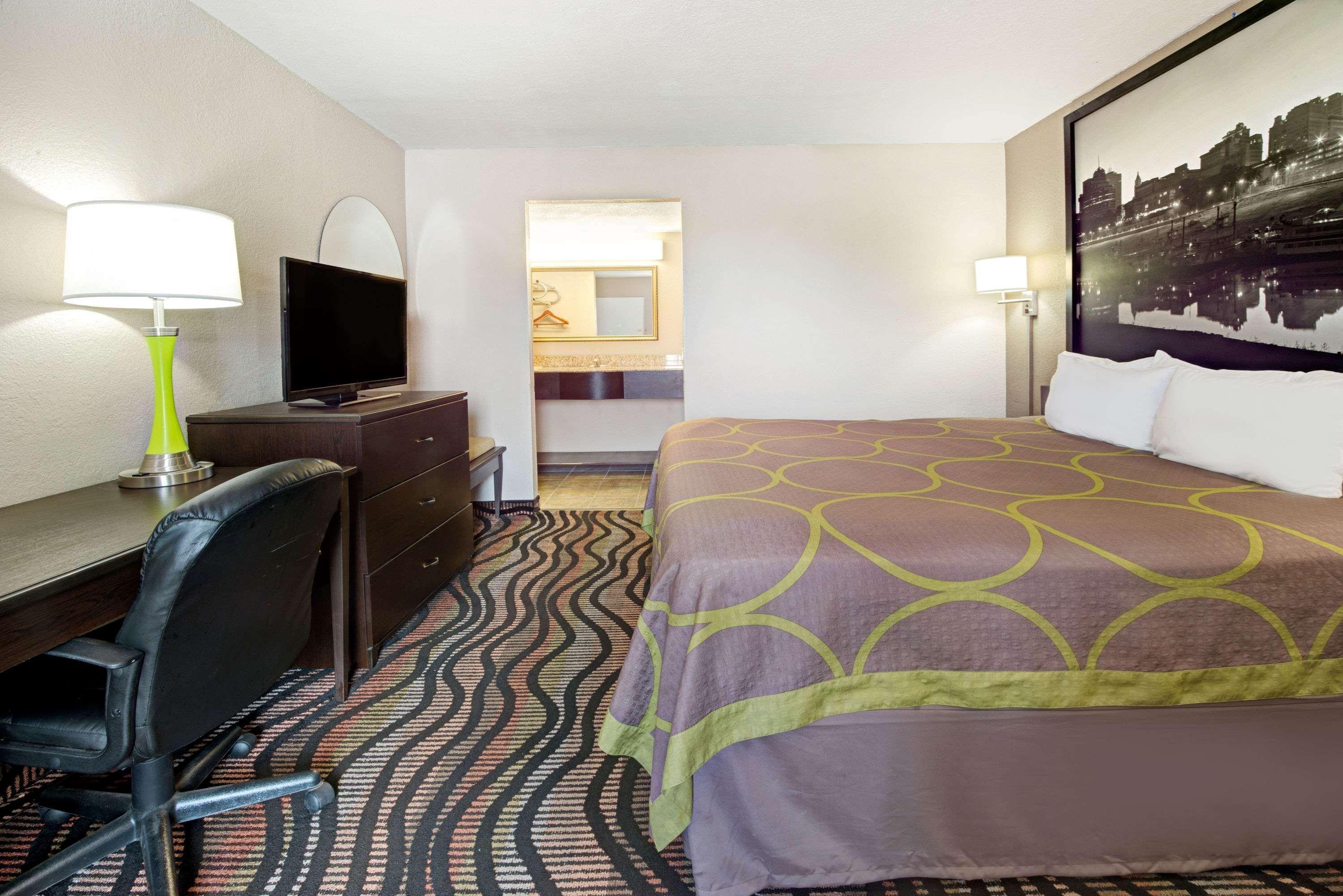 Super 8 By Wyndham Lakeland Exterior photo